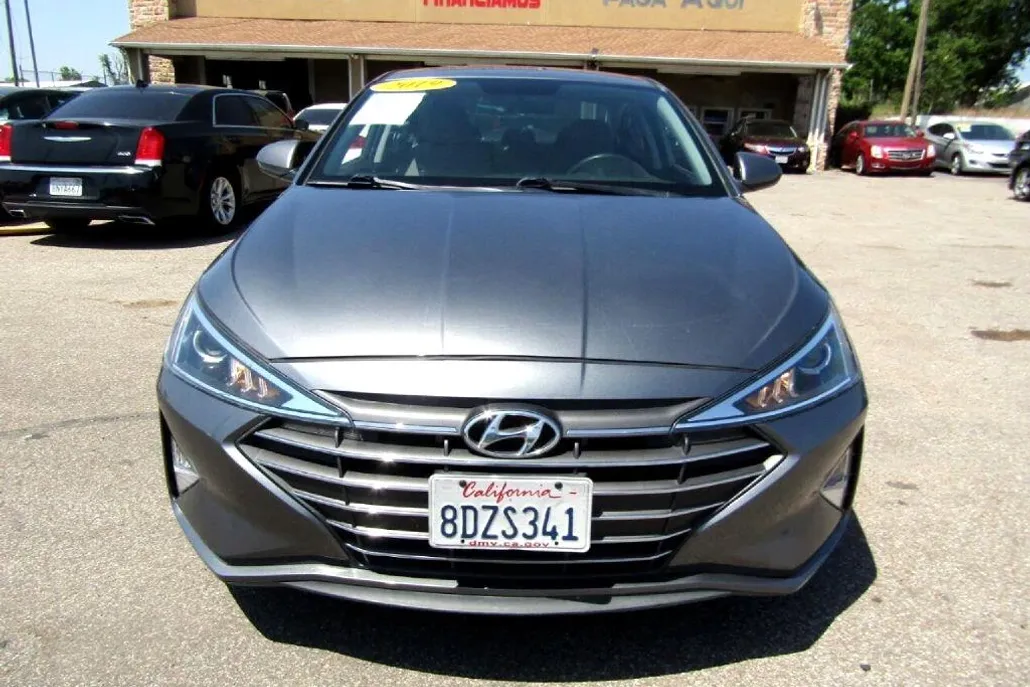 2019 Hyundai Elantra SE photo 1