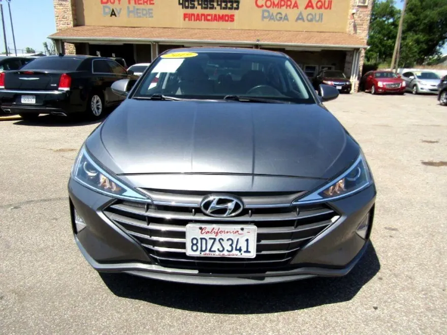 2019 Hyundai Elantra SE photo 1
