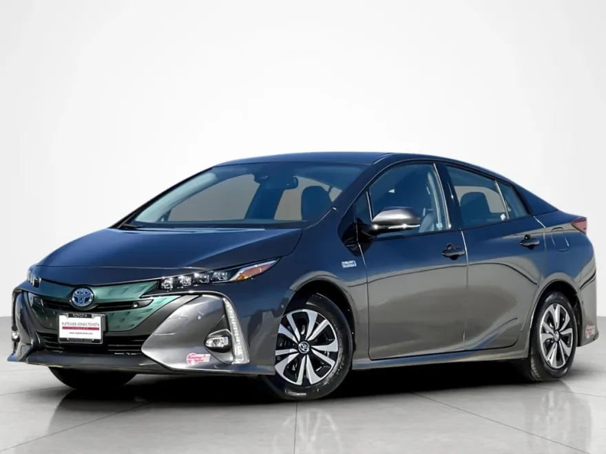 2017 Toyota Prius Prime Advanced photo 1