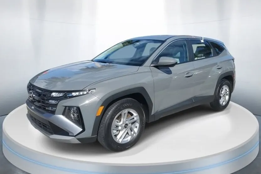 2025 Hyundai Tucson SE photo 1