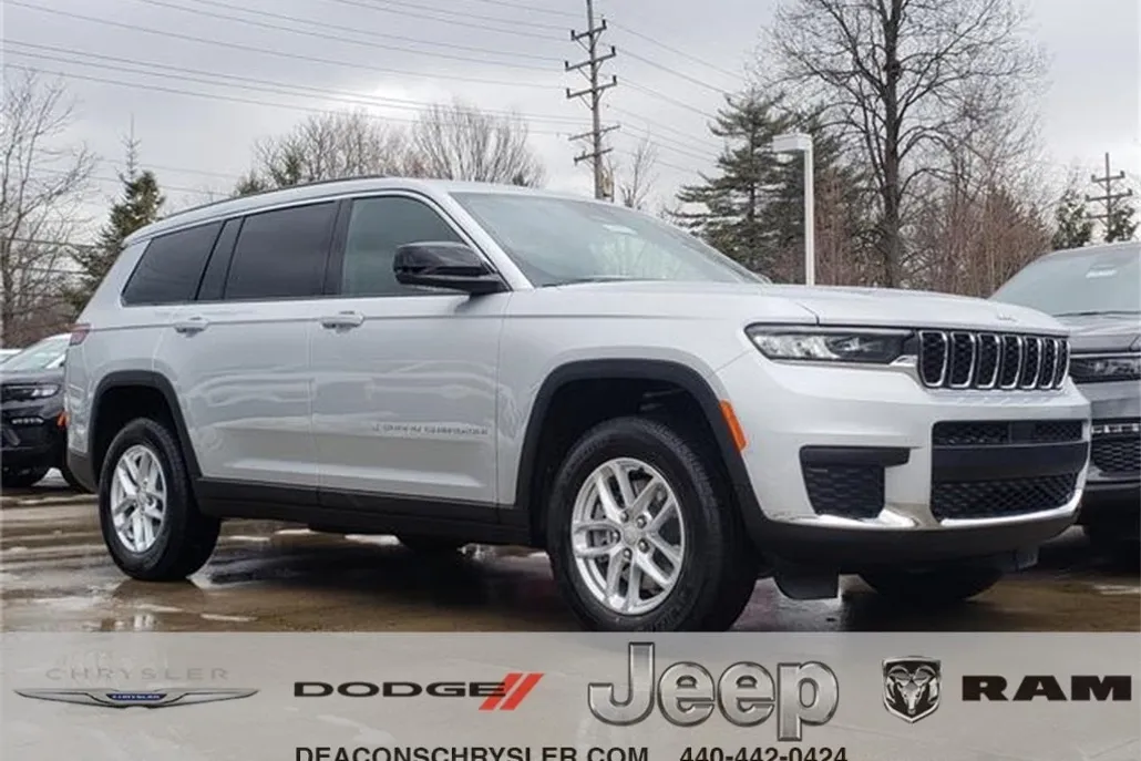 2025 Jeep Grand Cherokee Laredo photo 1