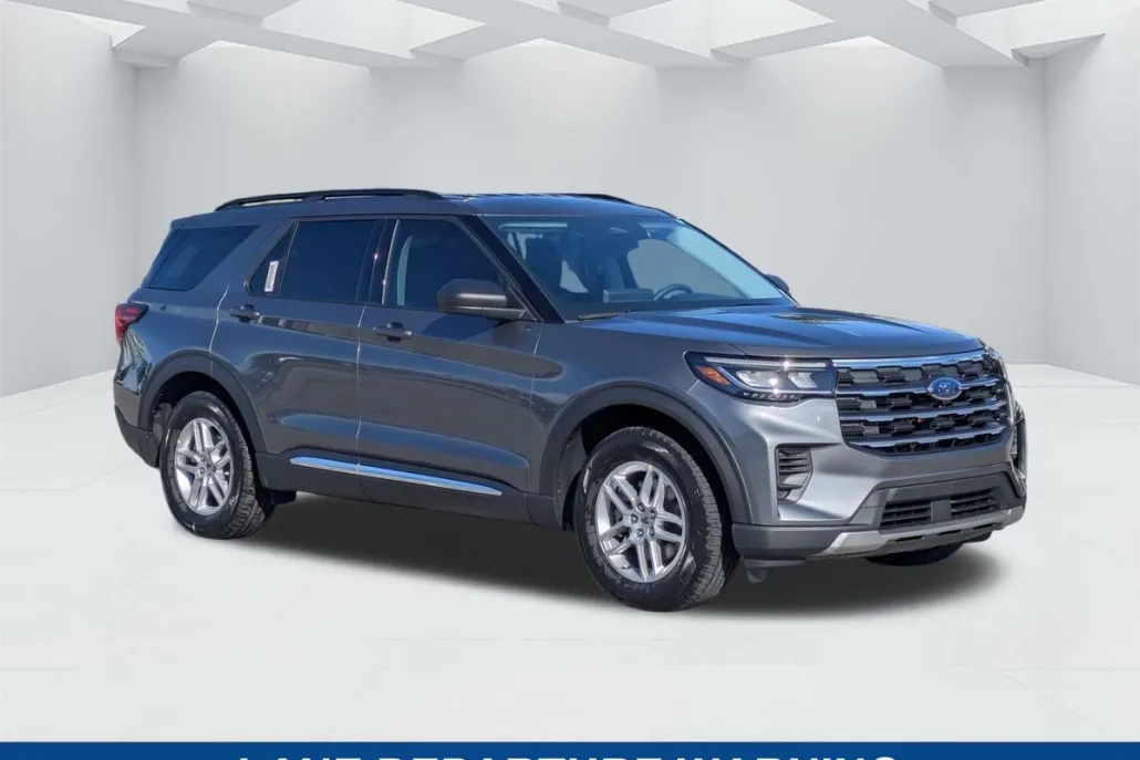 2025 Ford Explorer photo 1