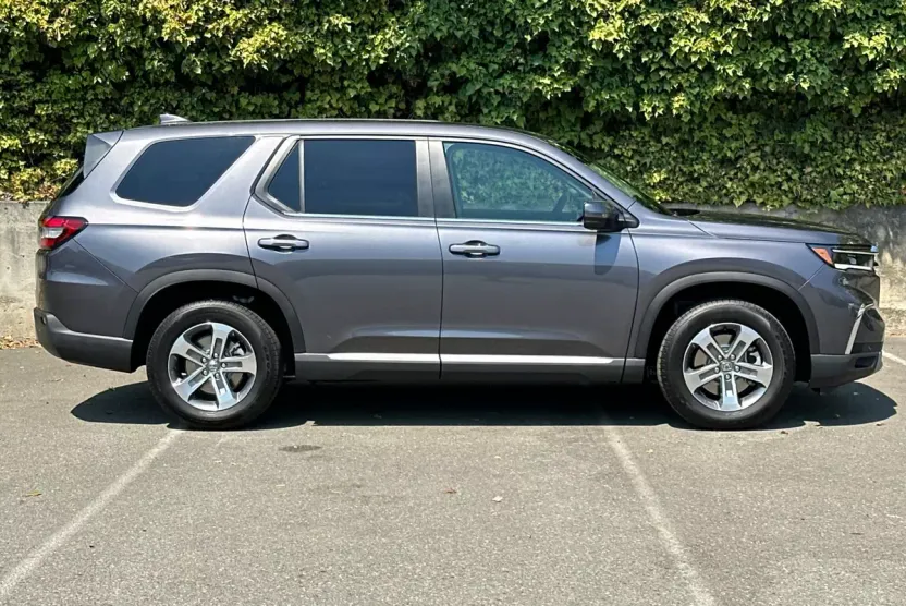 2025 Honda Pilot EX-L photo 1