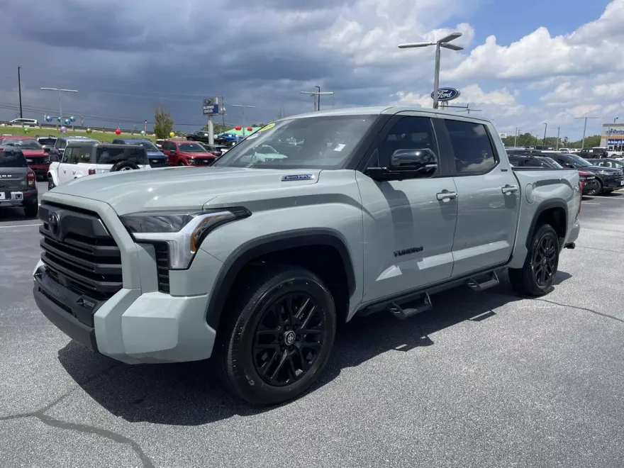 2025 Toyota Tundra Limited photo 1