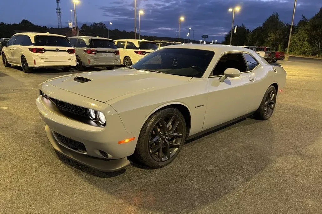 2022 Dodge Challenger R/T photo 1