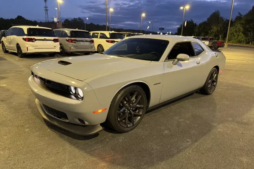 2022 Dodge Challenger R/T photo 1