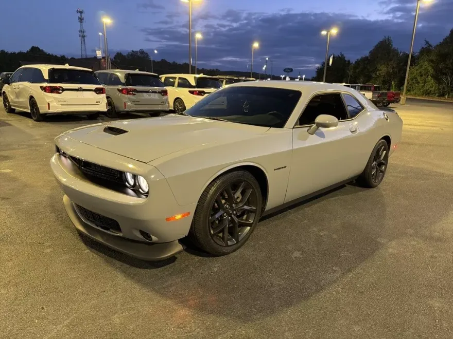 2022 Dodge Challenger R/T photo 1