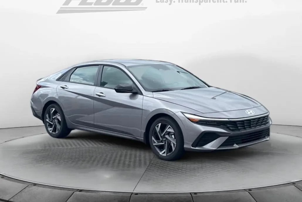 2025 Hyundai Elantra SEL Sport photo 1