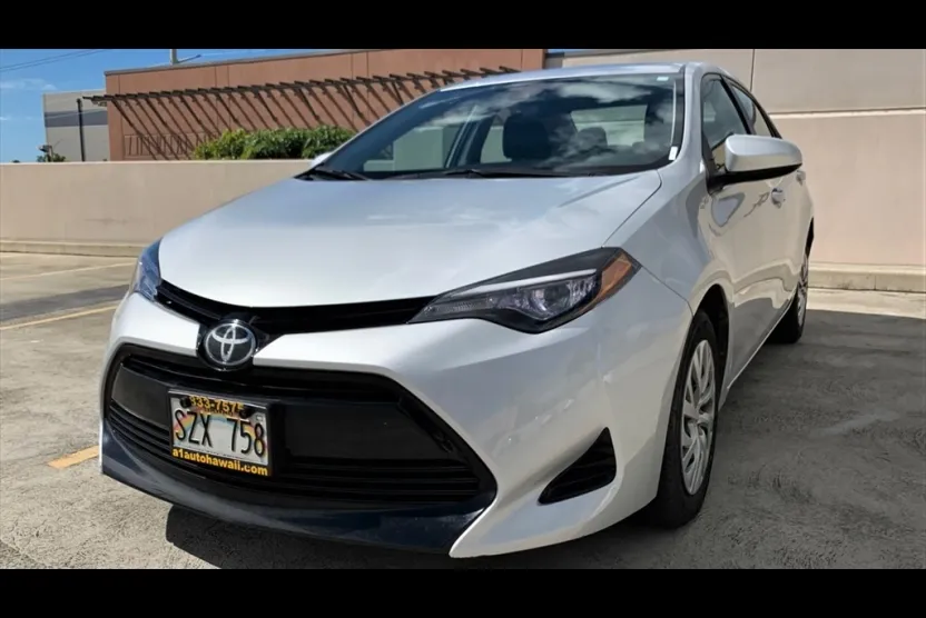 2017 Toyota Corolla LE photo 1