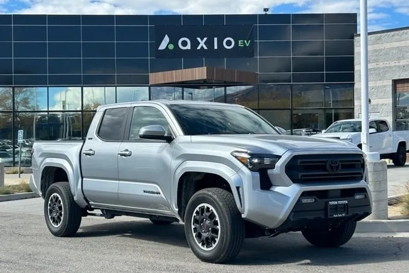 2025 Toyota Tacoma SR5 photo 1