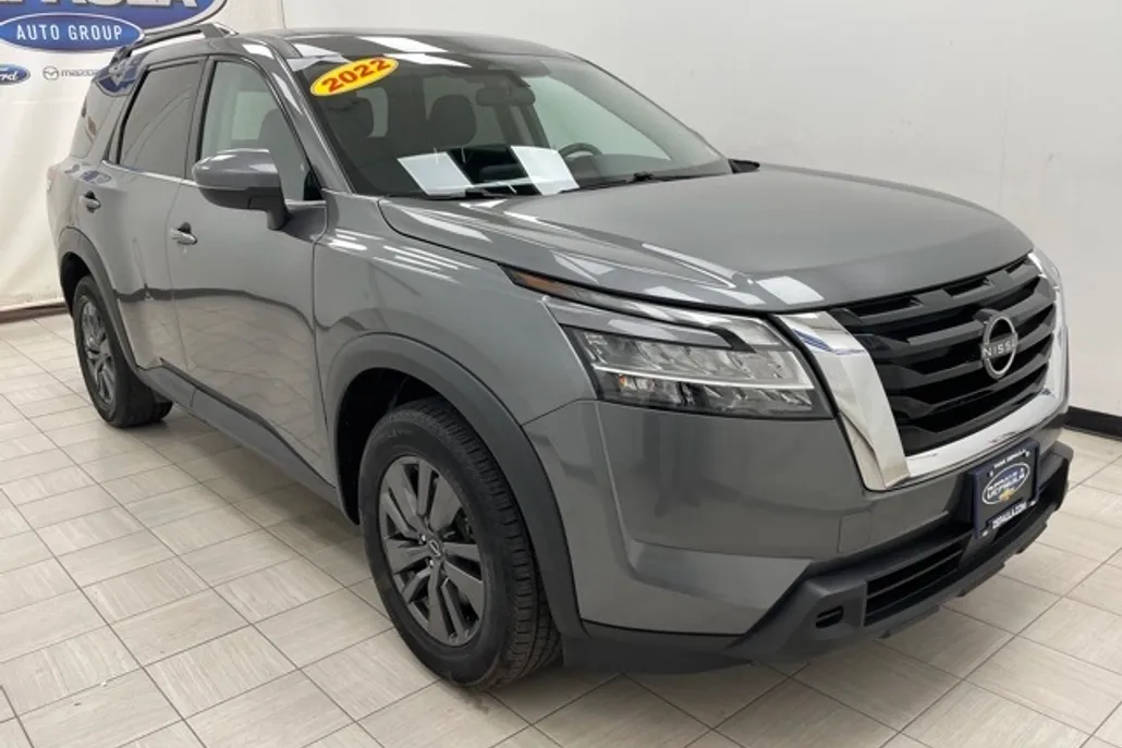 2022 Nissan Pathfinder SV photo 1