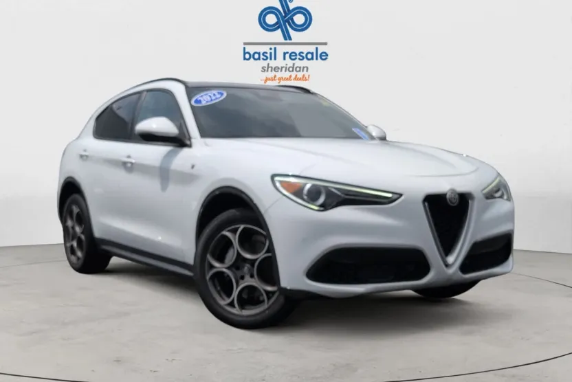 2022 Alfa Romeo Stelvio Ti photo 1