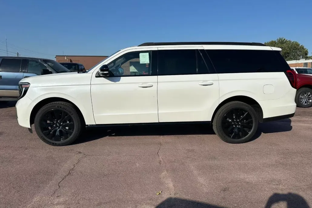 2025 Ford Expedition MAX Platinum photo 1