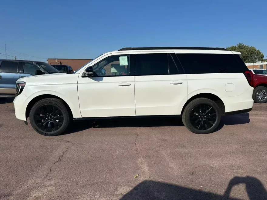 2025 Ford Expedition MAX Platinum photo 1