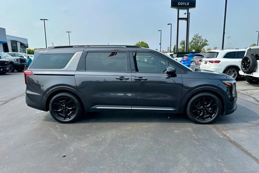 2025 Kia Carnival SX Prestige photo 1