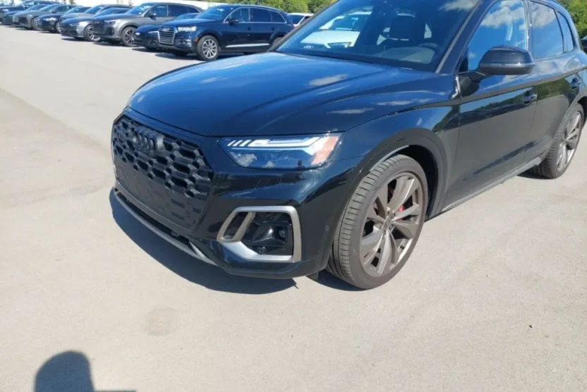 2025 Audi SQ5 Prestige photo 1