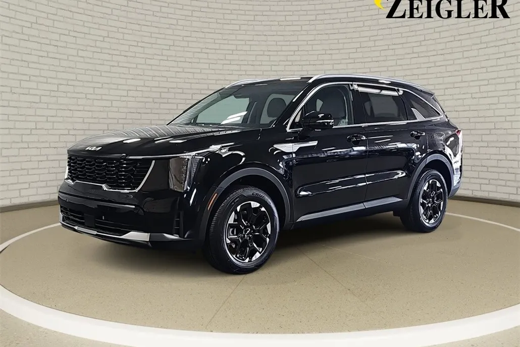2025 Kia Sorento S photo 1