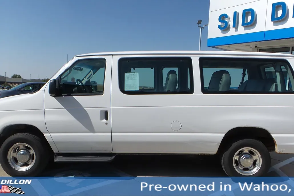 2011 Ford E-350 photo 1
