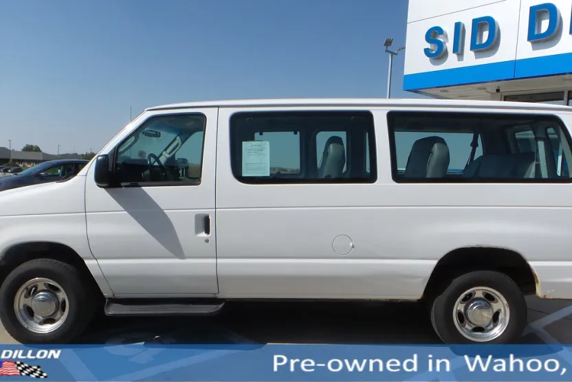2011 Ford E-350 photo 1