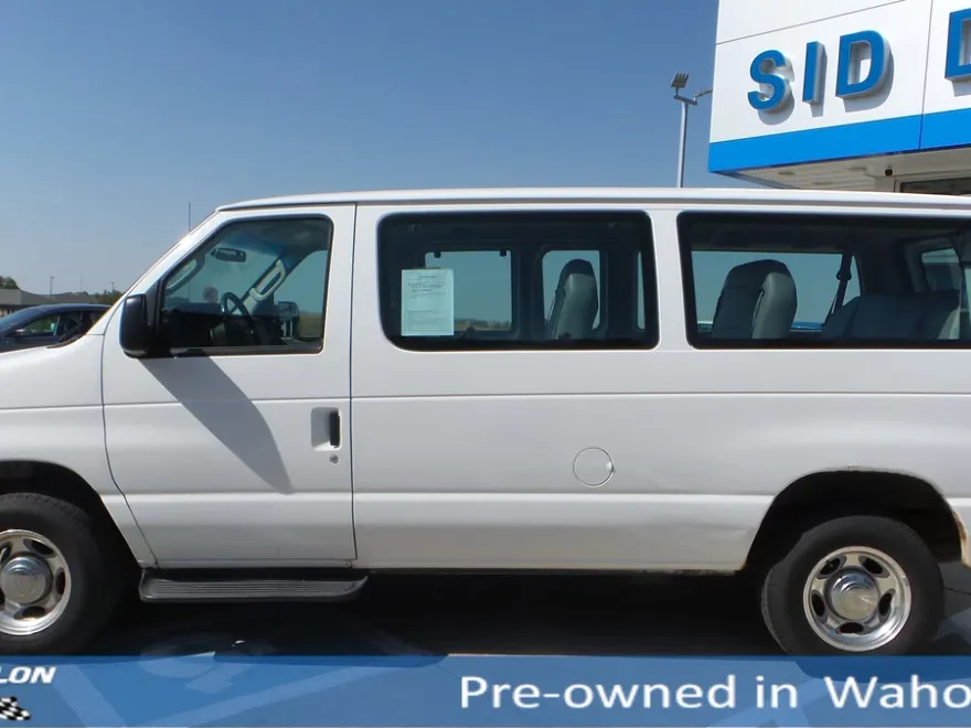 2011 Ford E-350 photo 1