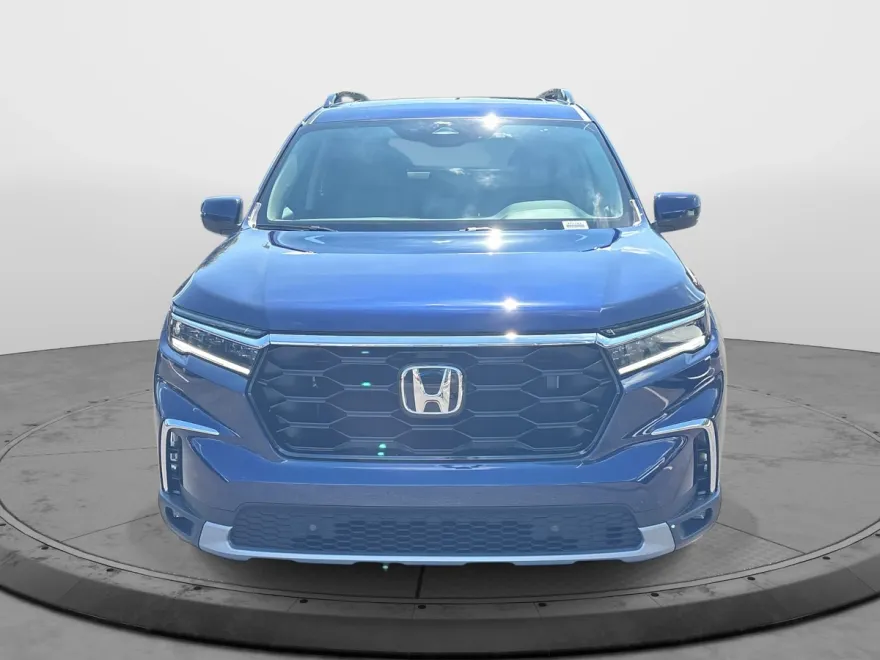 2025 Honda Pilot Touring photo 1
