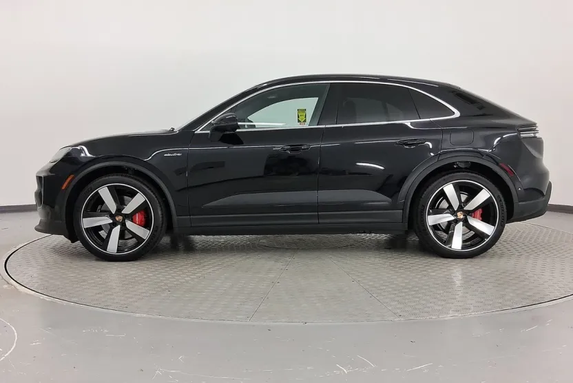 2025 Porsche Macan Electric photo 1