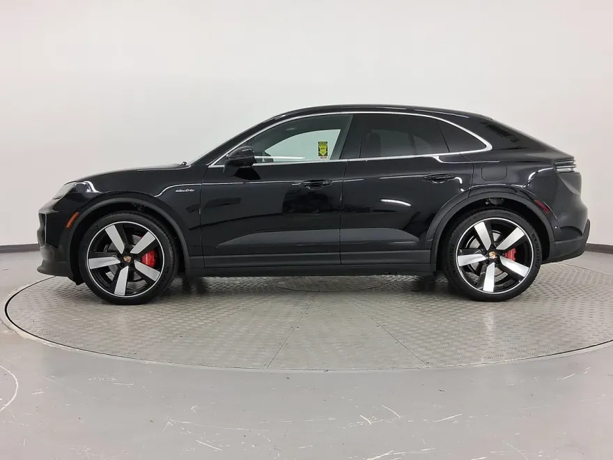 2025 Porsche Macan Electric photo 1