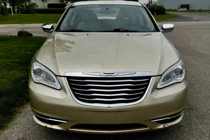 2011 Chrysler 200 Limited photo 1