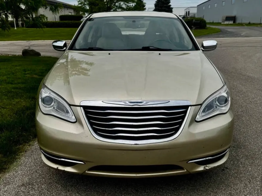 2011 Chrysler 200 Limited photo 1