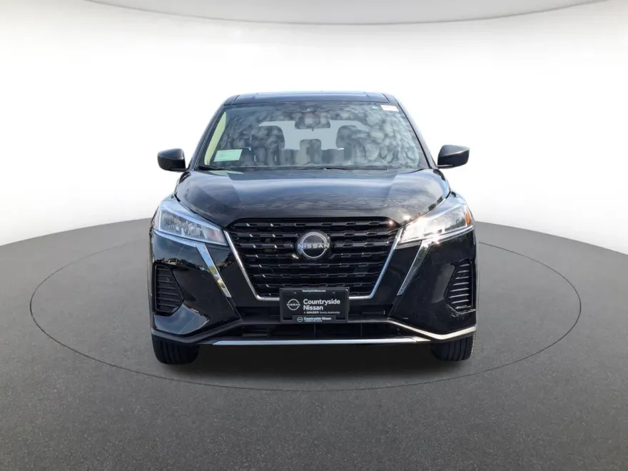 2025 Nissan Kicks Play S photo 1