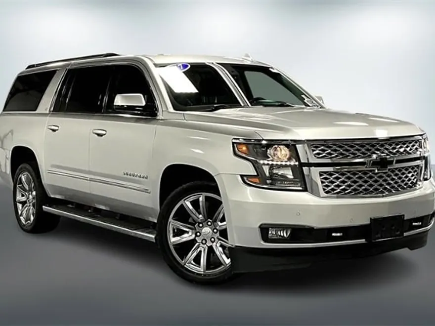 2017 Chevrolet Suburban LT photo 1