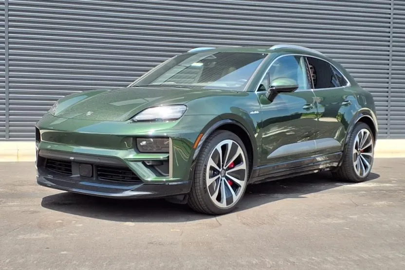 2024 Porsche Macan Electric Turbo photo 1