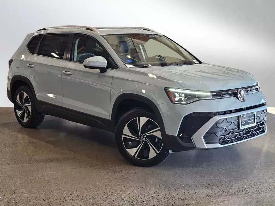 2025 Volkswagen Taos SE photo 1