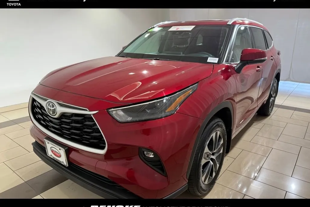 2022 Toyota Highlander XLE photo 1