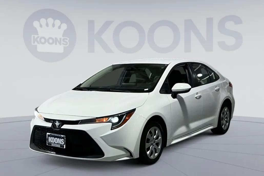 2022 Toyota Corolla LE photo 1
