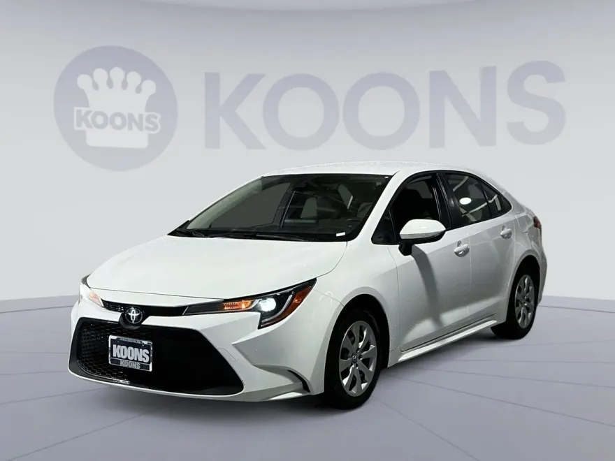 2022 Toyota Corolla LE photo 1