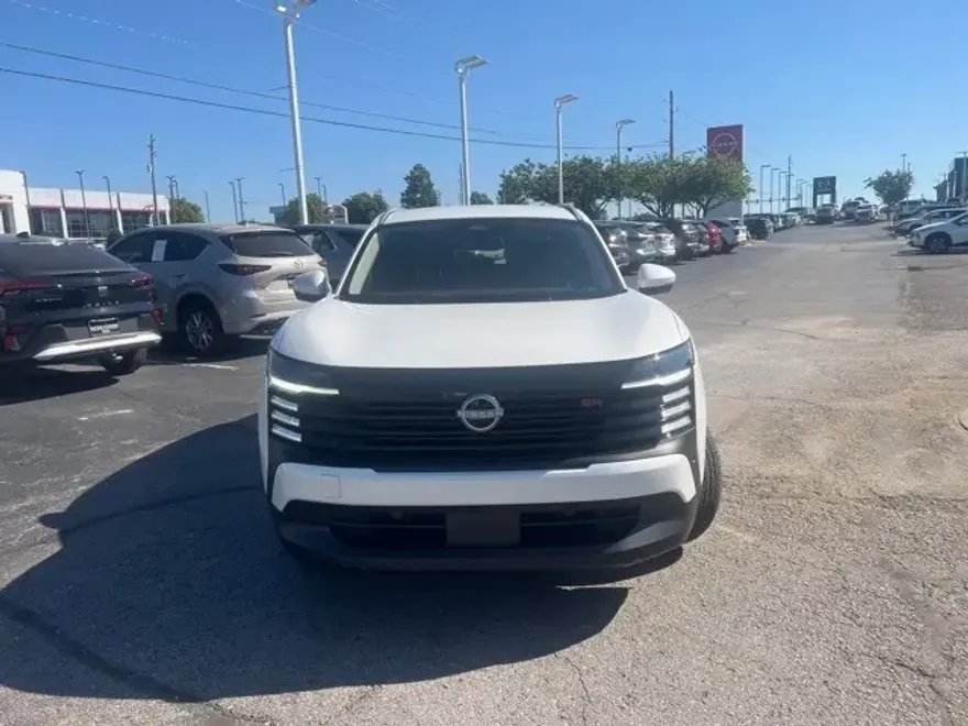 2025 Nissan Kicks SR photo 1