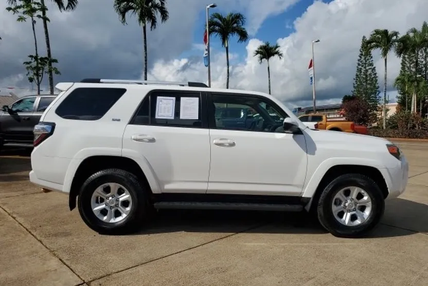 2020 Toyota 4Runner SR5 photo 1