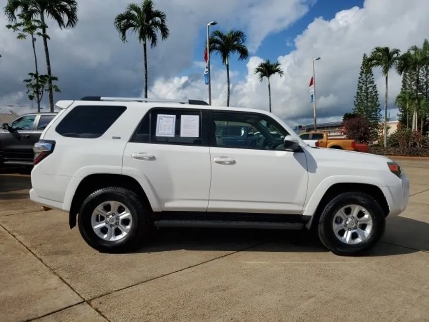 2020 Toyota 4Runner SR5 photo 1