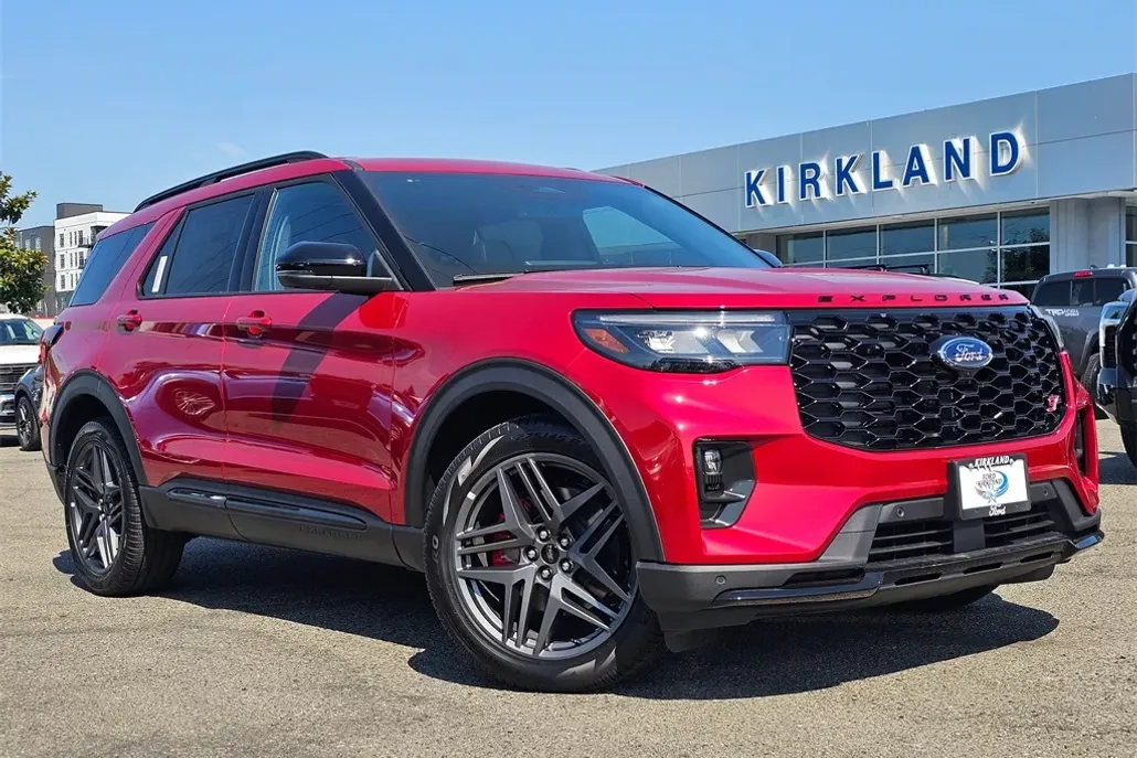 2025 Ford Explorer ST photo 1