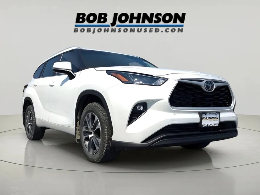 2023 Toyota Highlander L photo 1