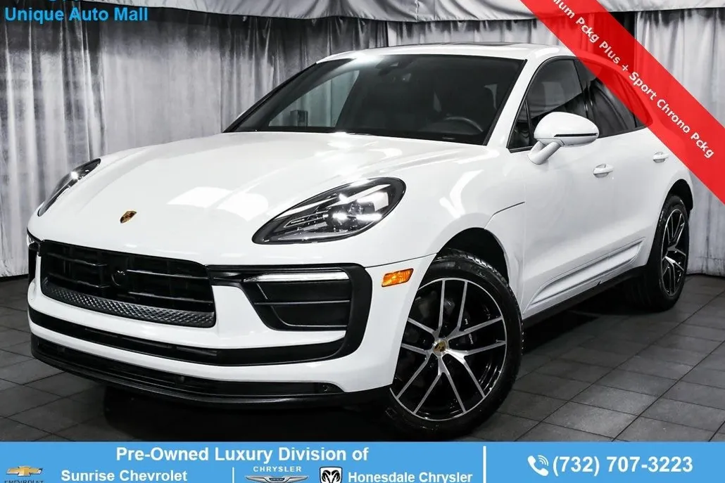 2023 Porsche Macan Base photo 1