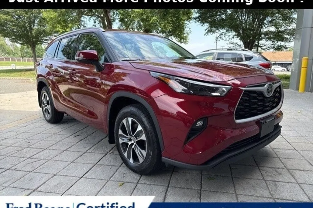 2022 Toyota Highlander XLE photo 1