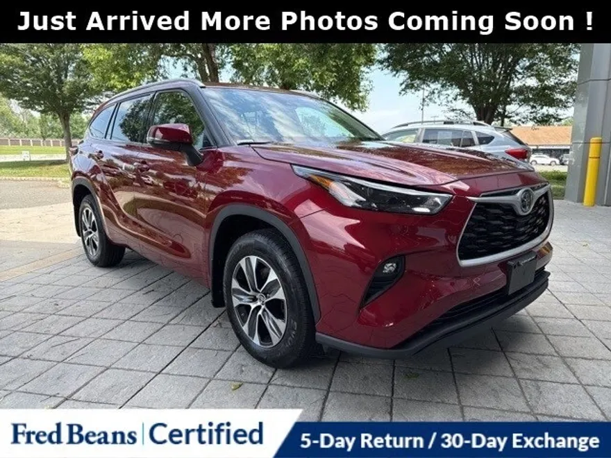 2022 Toyota Highlander XLE photo 1