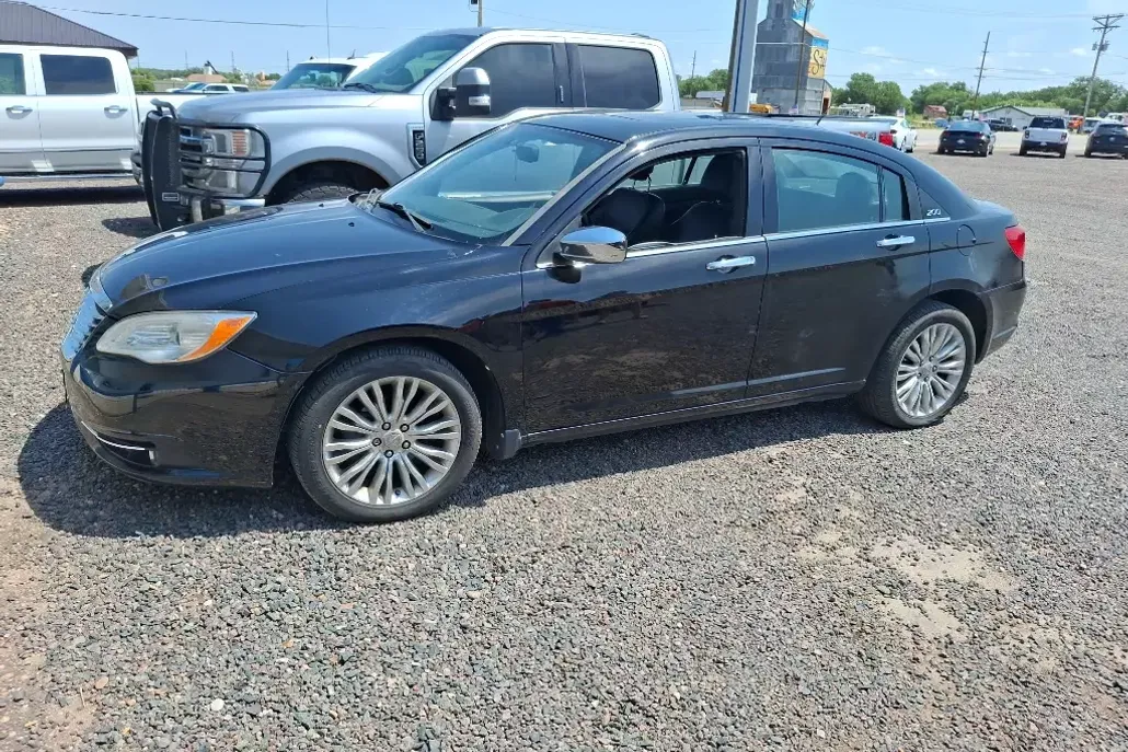 2011 Chrysler 200 Limited photo 1