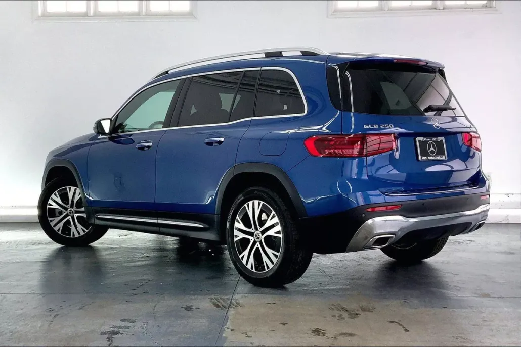 2024 Mercedes Benz GLB 250 4MATIC photo 1