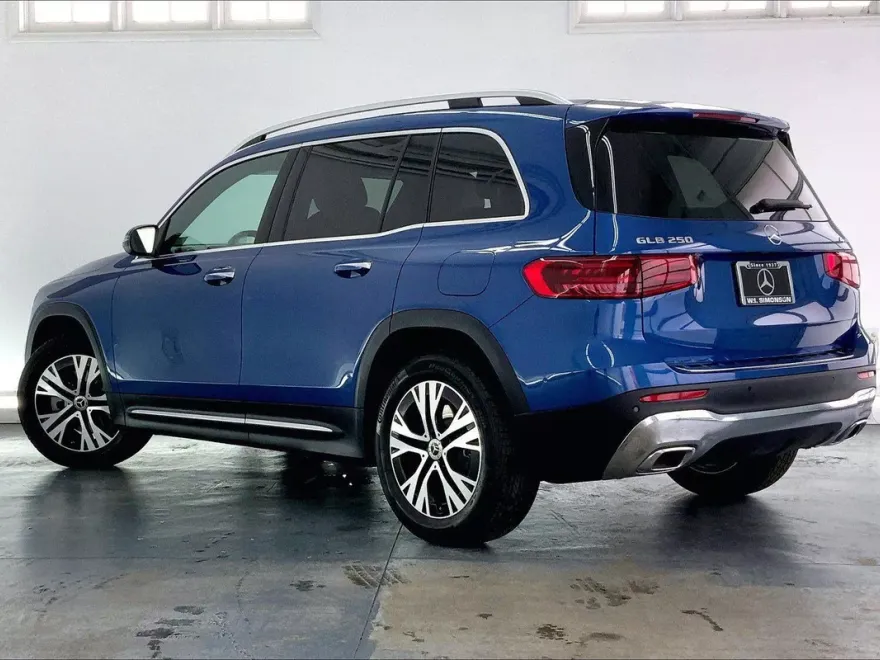 2024 Mercedes Benz GLB 250 4MATIC photo 1