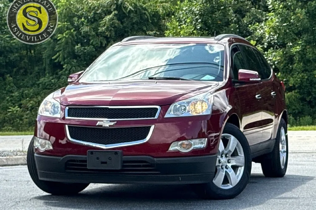 2011 Chevrolet Traverse 1LT photo 1