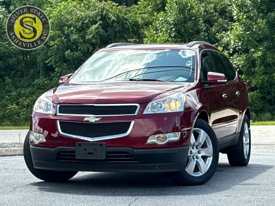 2011 Chevrolet Traverse 1LT photo 1