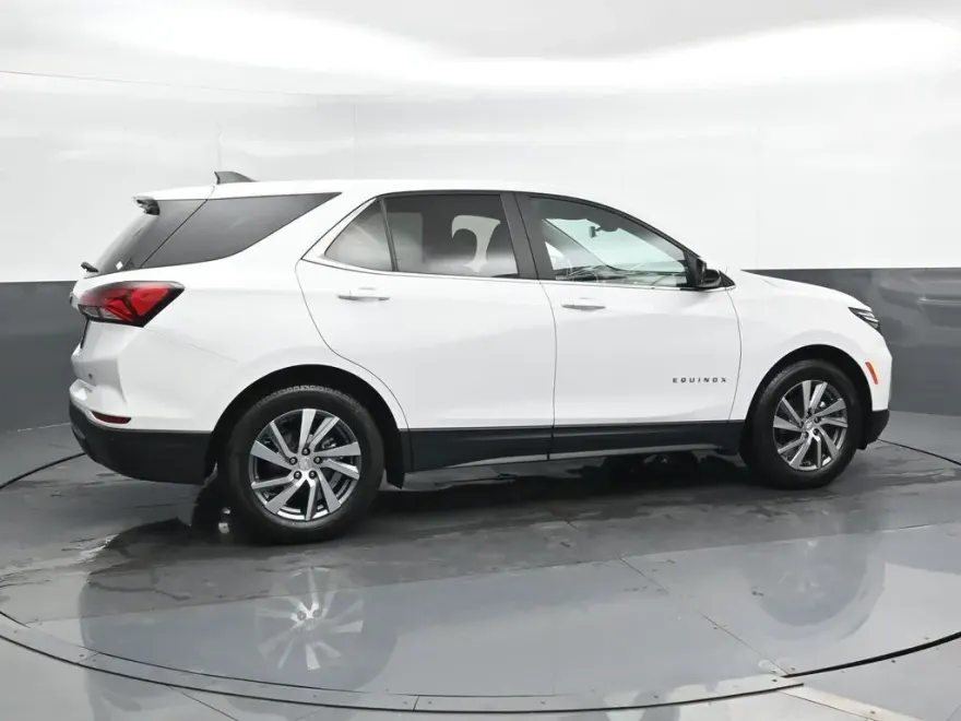 2022 Chevrolet Equinox LT photo 1